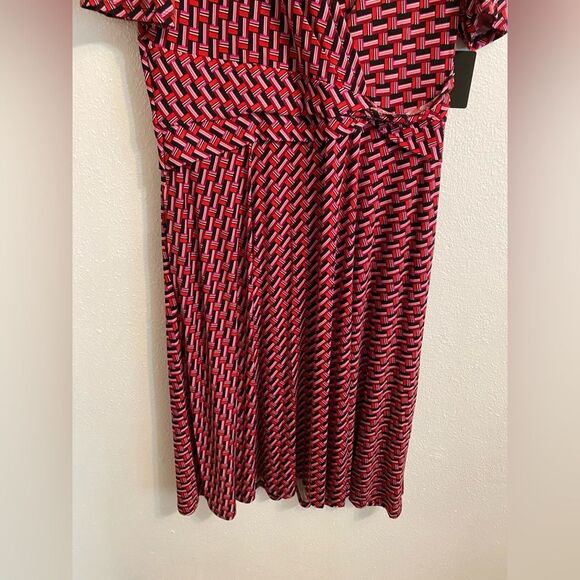 NWT Stylish Red and Black Geometric Midi Dress Size 16 - Picture 3 of 11